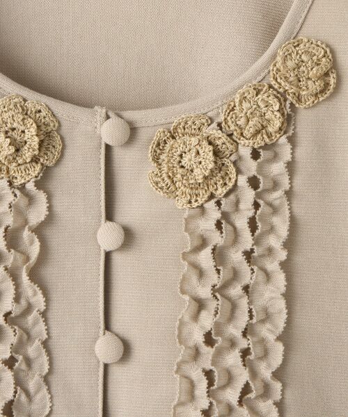 セール】 【OUTLET】ピコフリル＆フラワーモチーフ付カットソー