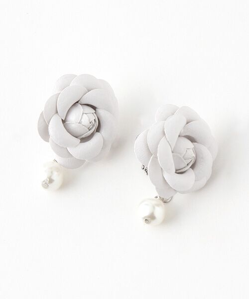 セール】 【OUTLET】カメリアモチーフイヤリング （ピアス・イヤリング