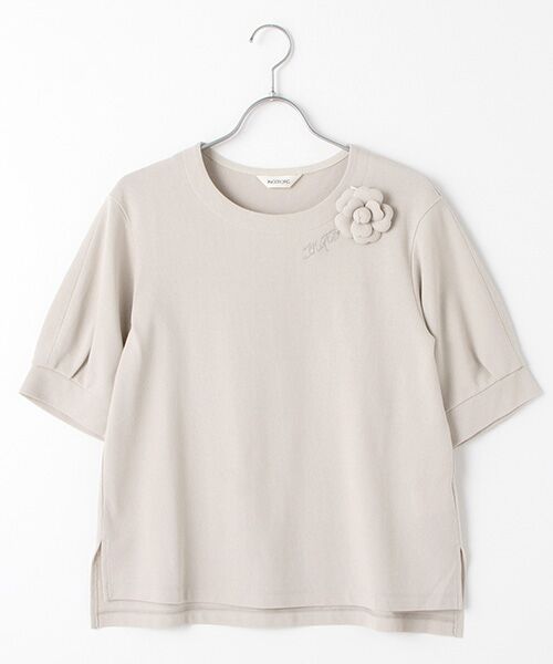 INGEBORG / インゲボルグ カットソー | 【OUTLET】タックスリーブカットソーカメリアコサージュ付（グレー）