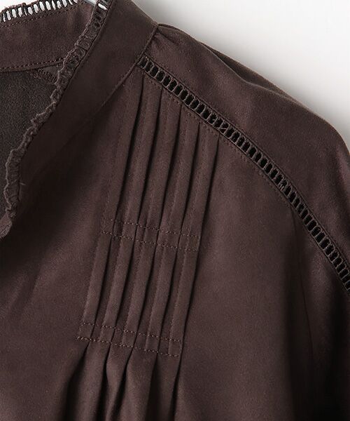 INGEBORG / インゲボルグ シャツ・ブラウス | 【OUTLET】エコスエードタック装飾ブラウス | 詳細2