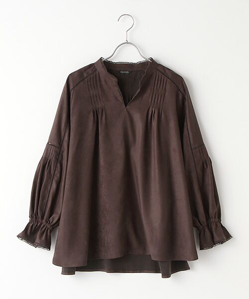 INGEBORG / インゲボルグ シャツ・ブラウス | 【OUTLET】エコスエードタック装飾ブラウス（チョコレート）