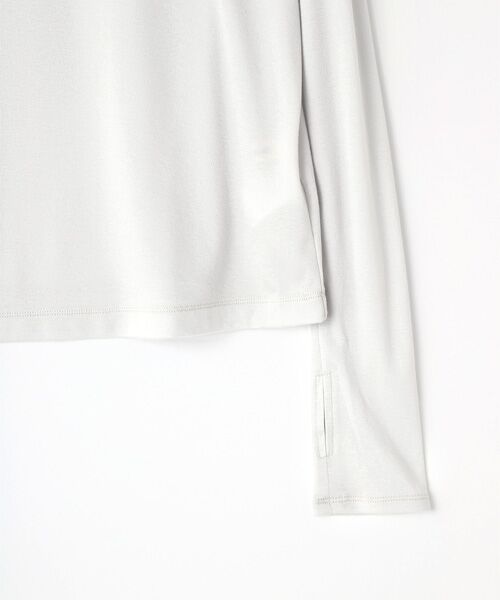 セール】 【OUTLET】フラワーモチーフ付きハイネックカットソー