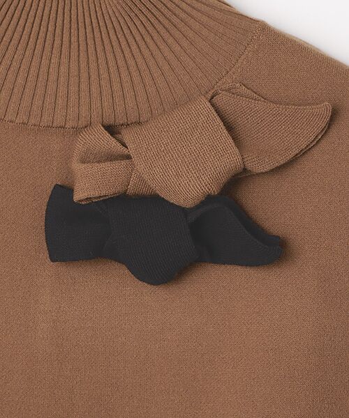 ●リボンモチーフ付きハイネックセーター