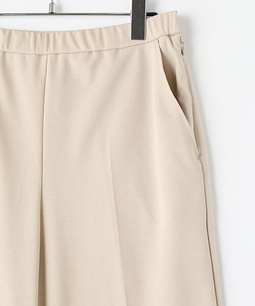 INGEBORG エクリュ色　パンツ　未使用品 INGEBORG エクリュ色 パンツ 未使用品