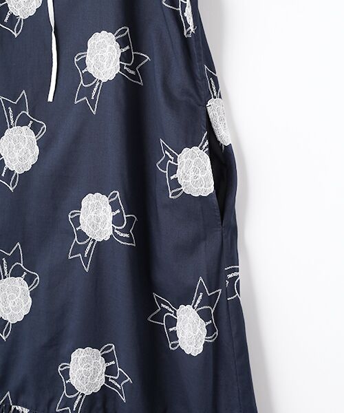 INGEBORG / インゲボルグ ミニ丈・ひざ丈ワンピース | カメリアリボン刺繍ワンピース | 詳細5
