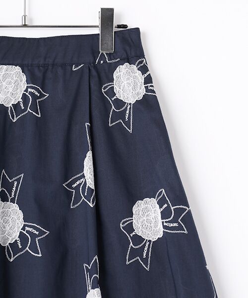 INGEBORG / インゲボルグ ロング・マキシ丈スカート | カメリアリボン刺繍スカート | 詳細4