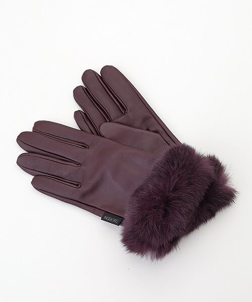 この秋冬は、バッグや小物で差別化したスタイリングに。