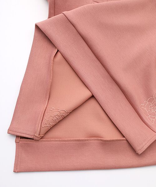 INGEBORG / インゲボルグ ロング・マキシ丈ワンピース | カメリア刺繍入りカットソーワンピース | 詳細6