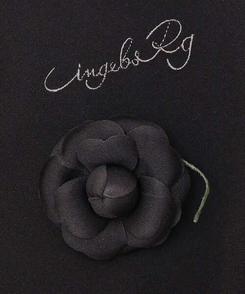 INGEBORG / インゲボルグ カットソー | コサージュ付きロゴ刺繍入りカットソー | 詳細1