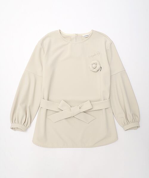 INGEBORG / インゲボルグ カットソー | コサージュ付きロゴ刺繍入りカットソー（ライトベージュ）