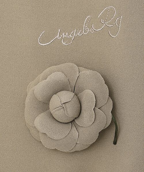 INGEBORG / インゲボルグ カットソー | コサージュ付きロゴ刺繍入りカットソー | 詳細6