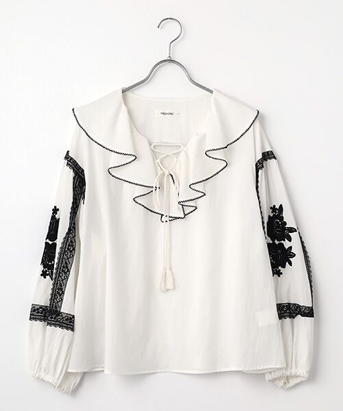 INGEBORG / インゲボルグ シャツ・ブラウス | ボヘミアン刺繍ブラウス（シロ）