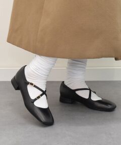 【INTER-CHAUSSURES】スクエアトウクロスストラップパンプス