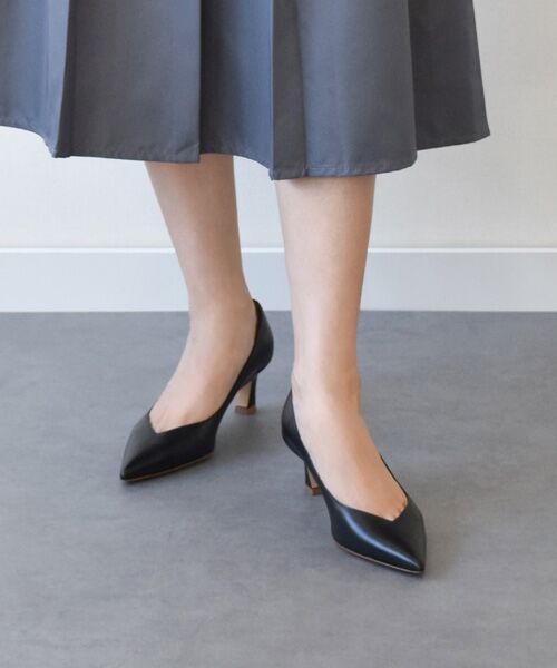 INTER-CHAUSSURES/インター ショシュール 【FABIO RUSCONI】ポインテッドトウVカットパンプス ブラック 38 INTER-CHAUSSURES/インター ショシュール 【FABIO RUSCONI】ポインテッドトウVカットパンプス ブラック 38