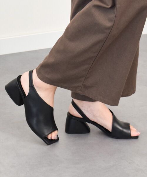 INTER-CHAUSSURES/インター ショシュール 【CARRANO】スクエアトゥバックストラップサンダル ブラック 36 INTER-CHAUSSURES/インター ショシュール 【CARRANO】スクエアトゥバックストラップサンダル ブラック 36