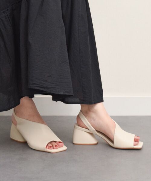 INTER-CHAUSSURES/インター ショシュール 【CARRANO】スクエアトゥバックストラップサンダル アイボリー 38 INTER-CHAUSSURES/インター ショシュール 【CARRANO】スクエアトゥバックストラップサンダル アイボリー 38