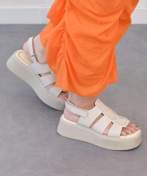 INTER-CHAUSSURES/インター ショシュール 【VAGABOND】厚底グルカテイストサンダル アイボリー 37 INTER-CHAUSSURES/インター ショシュール 【VAGABOND】厚底グルカテイストサンダル アイボリー 37