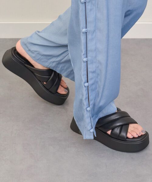 INTER-CHAUSSURES/インター ショシュール 【VAGABOND】スクエアトウ厚底クロスストラップサンダル ブラック 36 INTER-CHAUSSURES/インター ショシュール 【VAGABOND】スクエアトウ厚底クロスストラップサンダル ブラック 36