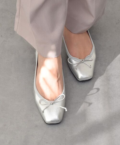 INTER-CHAUSSURES/インター ショシュール 【INTER-CAHUSSURES】リボン付きスクエアフラットパンプス シルバー 35 INTER-CHAUSSURES/インター ショシュール 【INTER-CAHUSSURES】リボン付きスクエアフラットパンプス シルバー 35