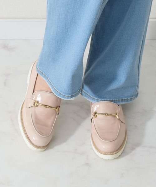 INTER-CHAUSSURES/インター ショシュール 【PASCUCCI】ラウンドトウタンクソールビットローファー ベージュエナメル 38 INTER-CHAUSSURES/インター ショシュール 【PASCUCCI】ラウンドトウタンクソールビットローファー ベージュエナメル 38