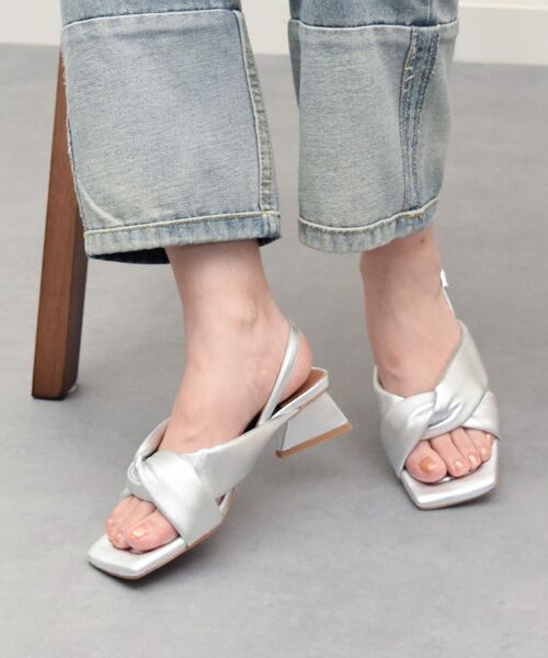INTER-CHAUSSURES/インター ショシュール 【ANGEL ALARCON】スクエアトウチャンキーヒールサンダル シルバー 36 INTER-CHAUSSURES/インター ショシュール 【ANGEL ALARCON】スクエアトウチャンキーヒールサンダル シルバー 36