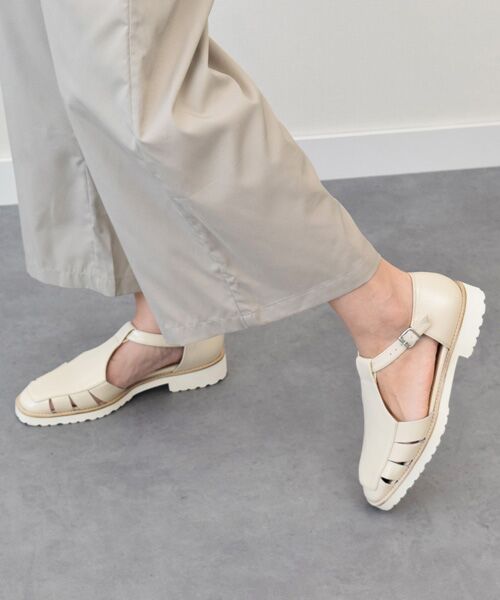 INTER-CHAUSSURES/インター ショシュール 【PASCUCCI】ソフトスクエアトウグルカシューズ ベージュエナメル 39 INTER-CHAUSSURES/インター ショシュール 【PASCUCCI】ソフトスクエアトウグルカシューズ ベージュエナメル 39
