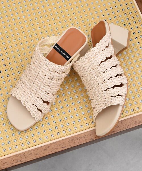 INTER-CHAUSSURES/インター ショシュール 【ANGEL ALARCON】チャンキーヒールラフィアサンダル アイボリー雑材 37 INTER-CHAUSSURES/インター ショシュール 【ANGEL ALARCON】チャンキーヒールラフィアサンダル アイボリー雑材 37