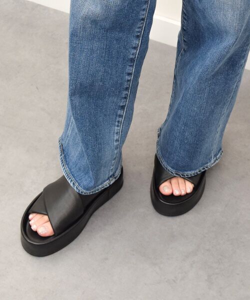INTER-CHAUSSURES/インター ショシュール 【JVAM】パフィークロスベルト厚底サンダル ブラック 36 INTER-CHAUSSURES/インター ショシュール 【JVAM】パフィークロスベルト厚底サンダル ブラック 36