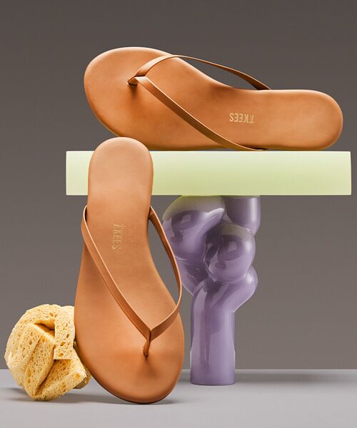 INTER-CHAUSSURES / インター ショシュール サンダル | 【TKEES】フラットマットトングサンダル（ライトブラウン）