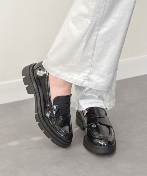 INTER-CHAUSSURES/インター ショシュール 【TAMARIS】ボリュームソールコインローファー ブラックエナメル 39 INTER-CHAUSSURES/インター ショシュール 【TAMARIS】ボリュームソールコインローファー ブラックエナメル 39