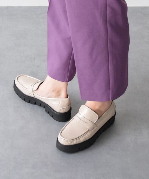 INTER-CHAUSSURES/インター ショシュール 【PASCUCCI】エクストラライトソールローファー ライトベージュエナメル 36 INTER-CHAUSSURES/インター ショシュール 【PASCUCCI】エクストラライトソールローファー ライトベージュエナメル 36