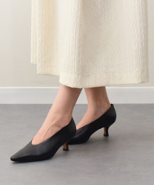 INTER-CHAUSSURES/インター ショシュール 【ANGEL ALARCON】ポインテッドトウディープカットパンプス ブラック 37 INTER-CHAUSSURES/インター ショシュール 【ANGEL ALARCON】ポインテッドトウディープカットパンプス ブラック 37