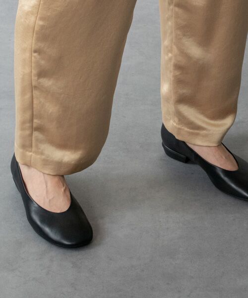 INTER-CHAUSSURES / インター ショシュール パンプス | 【ANGEL ALARCON】オブリークトウローヒールパンプス(ブラック)