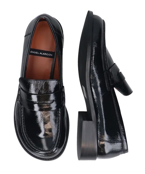 INTER-CHAUSSURES/インター ショシュール 【ANGEL ALARCON】オブリークトウベーシックローファー ブラックエナメル 36 INTER-CHAUSSURES/インター ショシュール 【ANGEL ALARCON】オブリークトウベーシックローファー ブラックエナメル 36