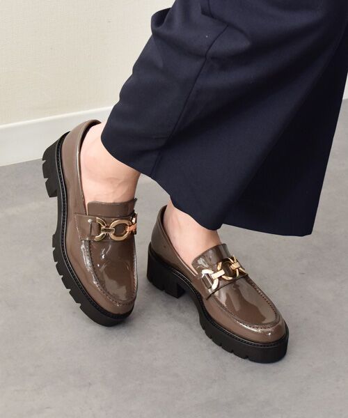 INTER-CHAUSSURES/インター ショシュール 【PASCUCCI】チェーンビットタンクソールローファー グレーエナメル 35 INTER-CHAUSSURES/インター ショシュール 【PASCUCCI】チェーンビットタンクソールローファー グレーエナメル 35