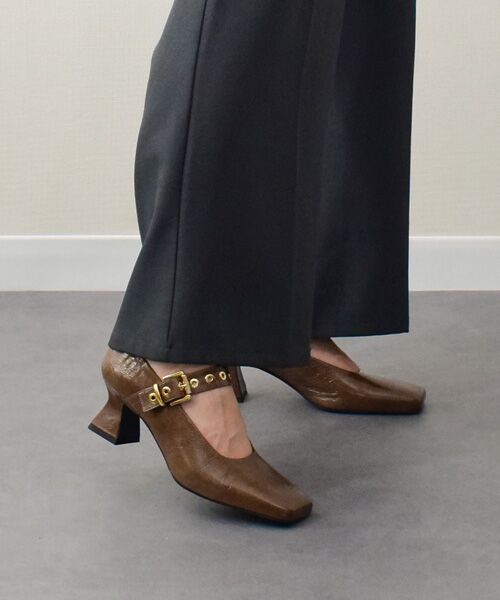 INTER-CHAUSSURES/インター ショシュール 【FABIO RUSCONI】スクエアトウベルトパンプス オークエナメル 37 INTER-CHAUSSURES/インター ショシュール 【FABIO RUSCONI】スクエアトウベルトパンプス オークエナメル 37