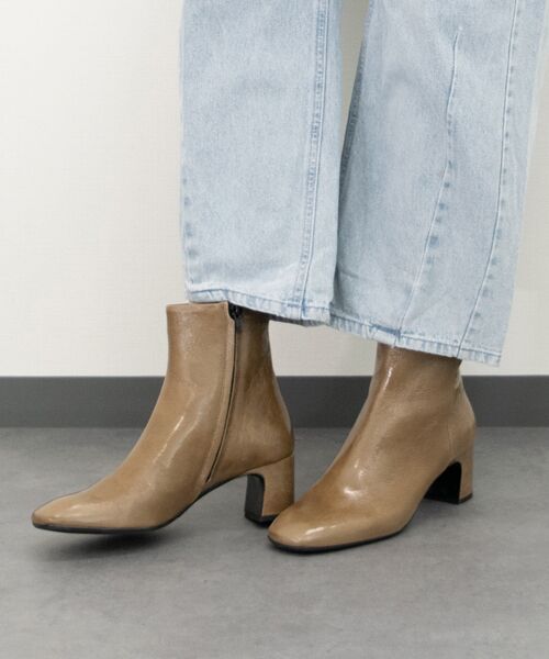 INTER-CHAUSSURES/インター ショシュール 【FABIO RUSCONI】スクエアトウレザーショートブーツ オークエナメル 36 INTER-CHAUSSURES/インター ショシュール 【FABIO RUSCONI】スクエアトウレザーショートブーツ オークエナメル 36