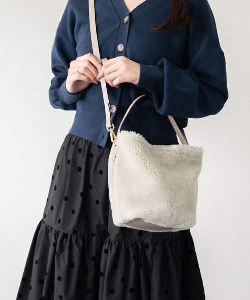 INTER-CHAUSSURES / インター ショシュール ショルダーバッグ | 【LORISTELLA】レザーハンドルムートンバケットバッグ | 詳細14