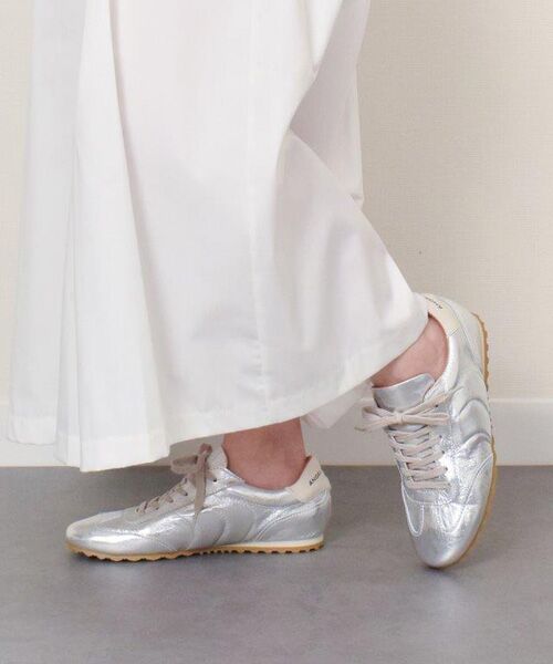 INTER-CHAUSSURES / インター ショシュール スニーカー | 【ANGEL ALARCON】ロープロファイルメタリックスニーカー（シルバー）