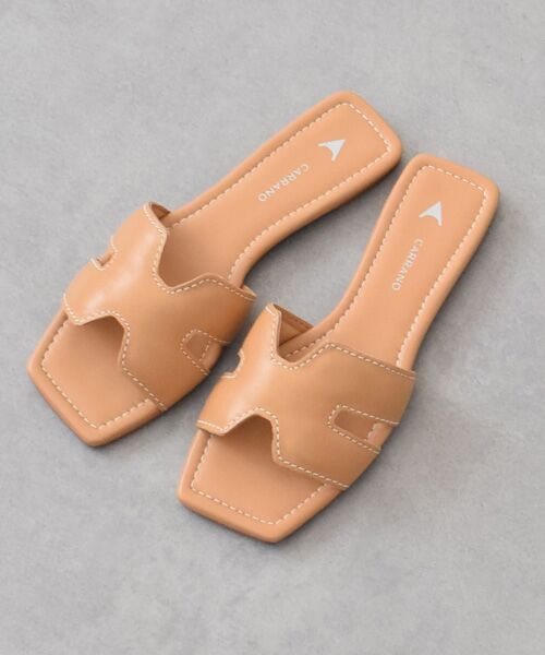 INTER-CHAUSSURES / インター ショシュール サンダル | 【CARRANO】スクエアトゥフラットミュールサンダル（ベージュ）