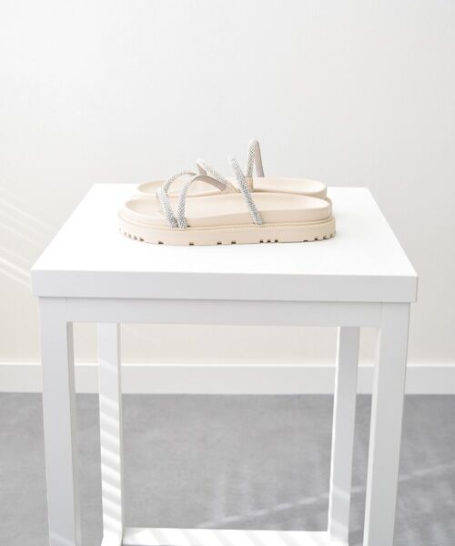 INTER-CHAUSSURES / インター ショシュール サンダル | 【CARRANO】ラインストーンストラップサンダル（アイボリー）