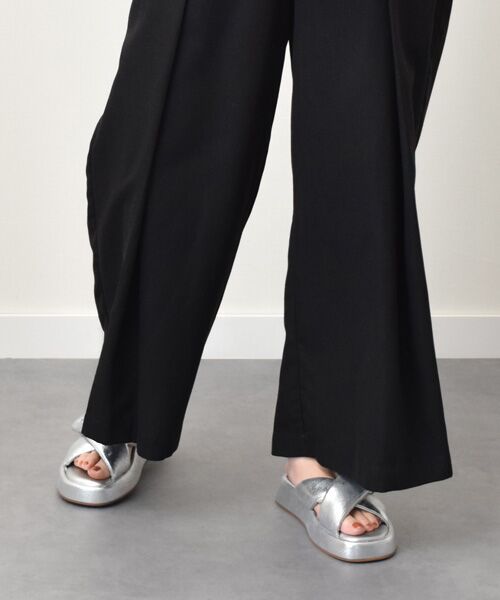 INTER-CHAUSSURES / インター ショシュール サンダル | 【CARRANO】パテッドベルトボリュームソールサンダル（シルバー）