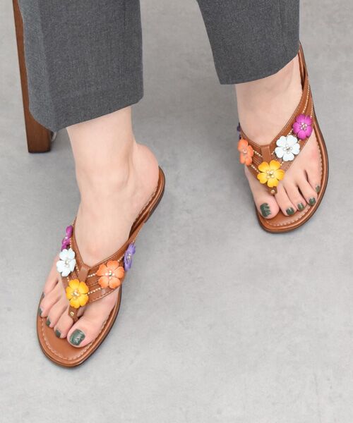 INTER-CHAUSSURES / インター ショシュール サンダル | 【ITALIAN SHOEMAKERS】フラワートングサンダル（ブラウン）