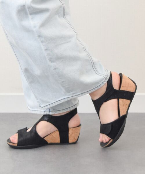 INTER-CHAUSSURES / インター ショシュール サンダル | 【bussola】ベルクロウェッジヒールサンダル（ブラック）