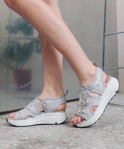 INTER-CHAUSSURES / インター ショシュール サンダル | 【bussola】厚底スポーティサンダル（グレー雑材）