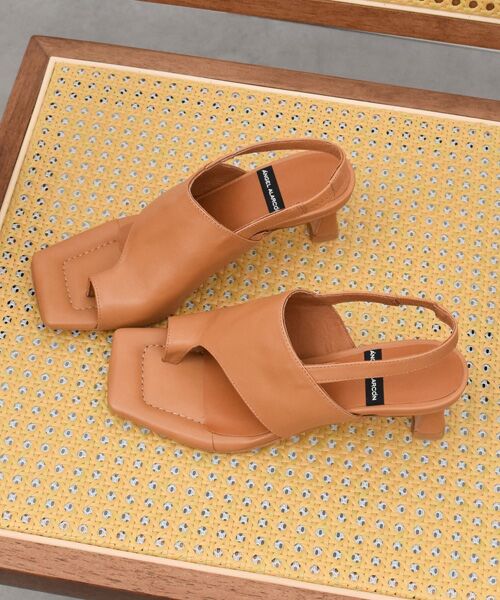 INTER-CHAUSSURES / インター ショシュール サンダル | 【ANGEL ALARCON】スクエアトウバックバンドトングサンダル（キャメル）