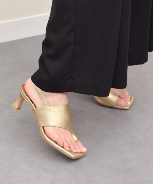 INTER-CHAUSSURES / インター ショシュール サンダル | 【ANGEL ALARCON】スクエアトウバックバンドトングサンダル（ゴールド）