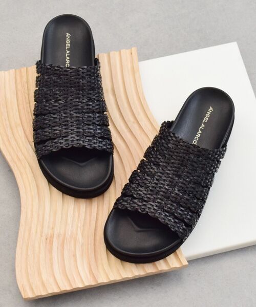 INTER-CHAUSSURES / インター ショシュール サンダル | 【ANGEL ALARCON】フットベッドラフィアサンダル（ブラック雑材）
