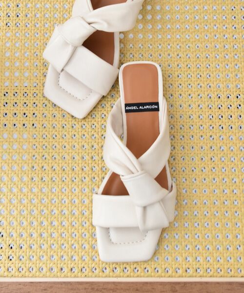 INTER-CHAUSSURES / インター ショシュール サンダル | 【ANGEL ALARCON】スクエアトウローヒールノットサンダル（ホワイト）