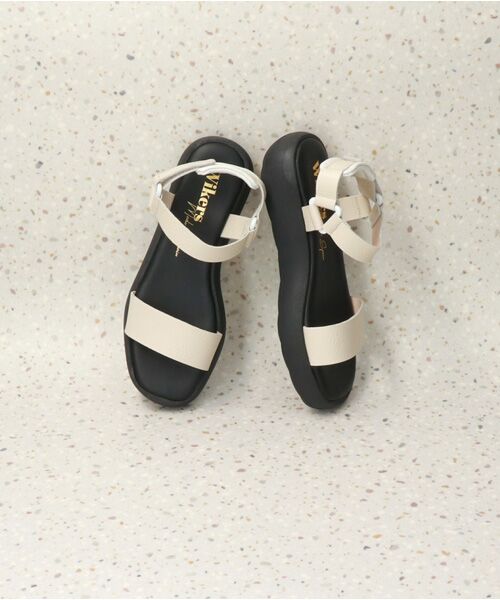 INTER-CHAUSSURES / インター ショシュール サンダル | 【WIKERS】ソフトスクエアトウ厚底サンダル（アイボリー）